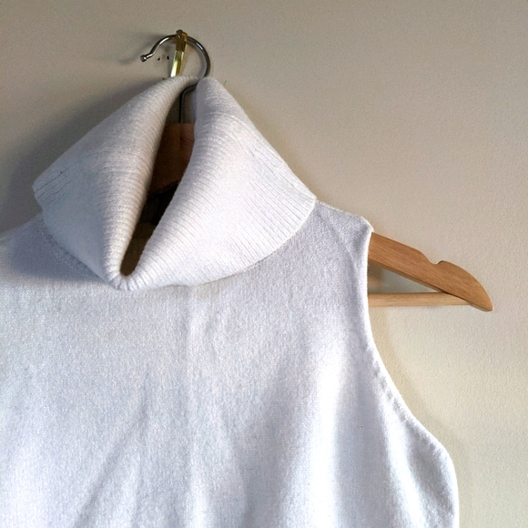 Design Lab sleeveless turtle neck sweater - Picture 3 of 4